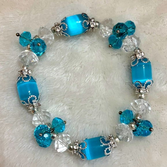 🎉Blue Crystal Moonglow & Faceted Clear Glass Bead Stretch Bracelet - Picture 1 of 2
